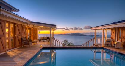 Breathtaking Views and Simple Elegance at Pelican Peak Villa