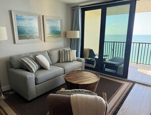 Smart TV, DVD player, books - Beachfront 2BR, 2BA on Gulf of America 15th-Floor Direct Pool & Hot Tub Access (Marco Island)