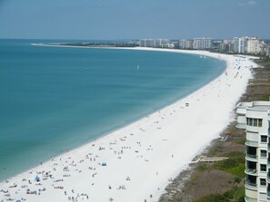 On the beach - Beachfront 2BR, 2BA on Gulf of America 15th-Floor Direct Pool & Hot Tub Access (Marco Island)