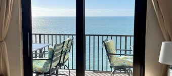 Beachfront 2BR, 2BA on Gulf of America 15th-Floor Direct  Pool & Hot Tub Access