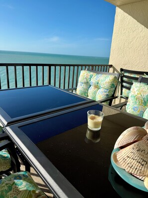 Property grounds - Beachfront 2BR, 2BA on Gulf of America 15th-Floor Direct  Pool & Hot Tub Access (Marco Island)