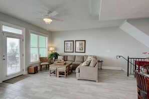 Smart TV, books, stereo