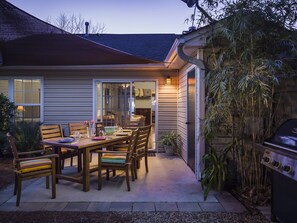 A patio with a dining table and chairs, a grill, and a potted plant. - Modern Townhome with fenced in yard! Near Folly Beach and Parks! (Charleston)