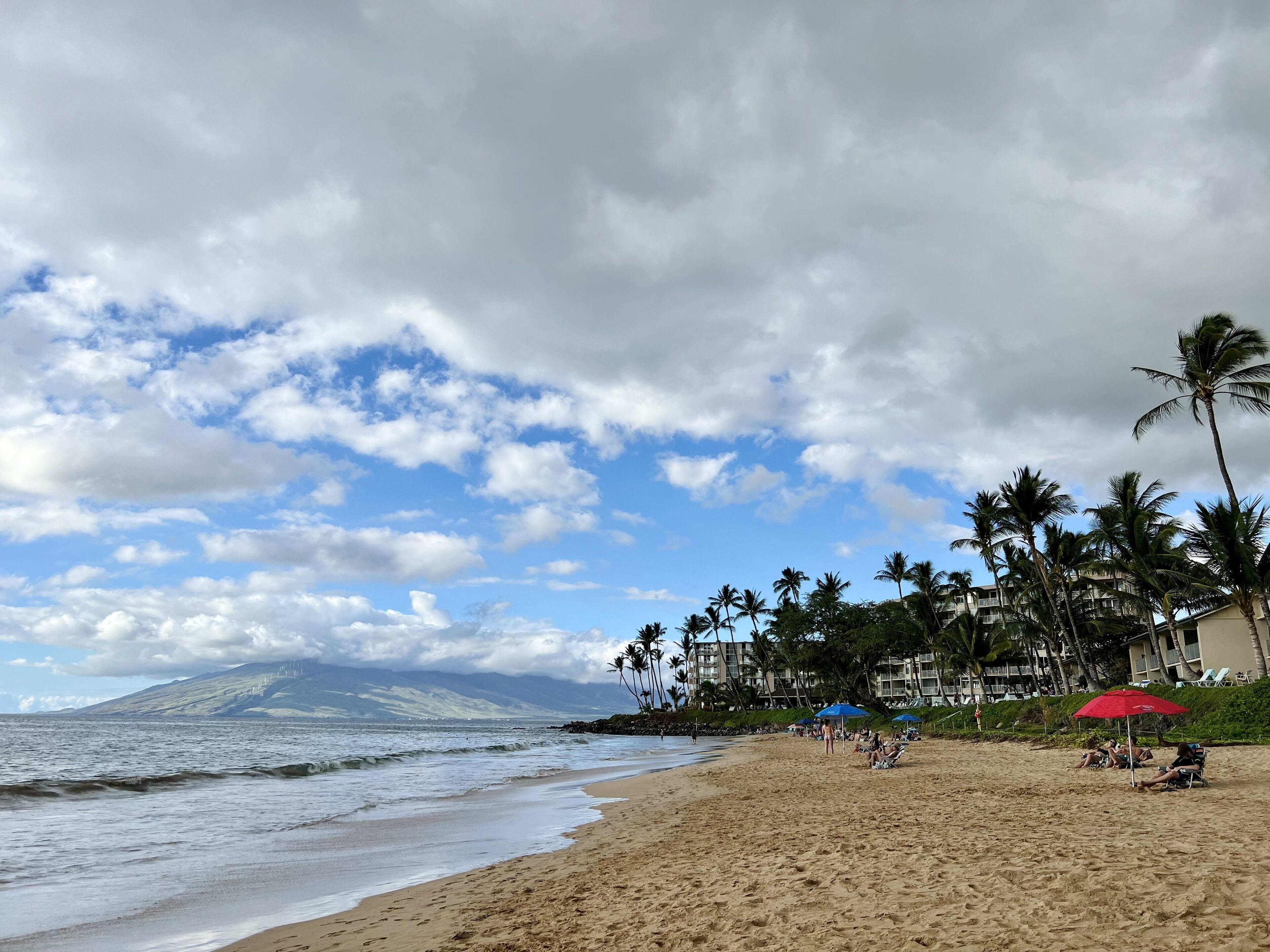 Beach nearby, sun loungers, beach towels
