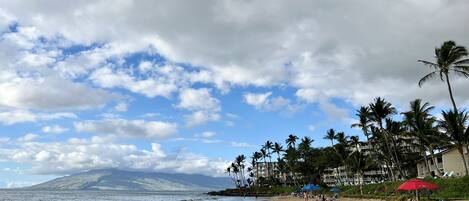 In Strandnähe, Liegestühle, Strandtücher