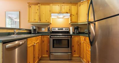 Ski In and 15 Minute Walk to the Lift | Private Hot Tub