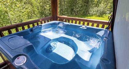 Ski In and 15 Minute Walk to the Lift | Private Hot Tub