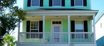 A Relaxing Retreat, Private Pool, Steps from Ocean, Family Friendly