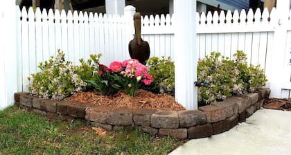 A Relaxing Retreat, Private Pool, Steps from Ocean, Family Friendly