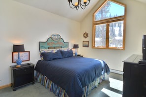 4 Schlafzimmer, Bügeleisen/Bügelbrett, Reisekinderbett, WLAN