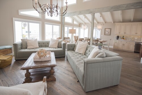 Remodeled & Beautiful Beach House Retreat! Ocean Views!! 30 day minimum.