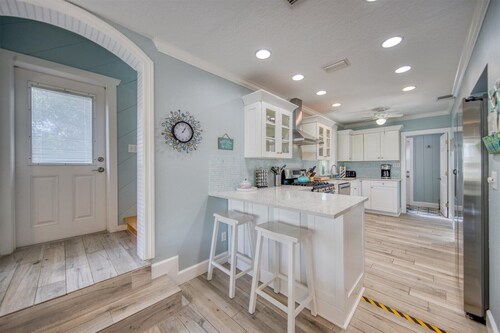 "Sea Breeze" - Kaunis Clearwater Beach Home - lämmitetty allas, Spa & Grill