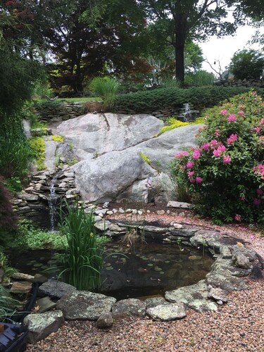 Walk to Downtown Mystic Premiere Carriage House Spacious Loft Apt—Very Private