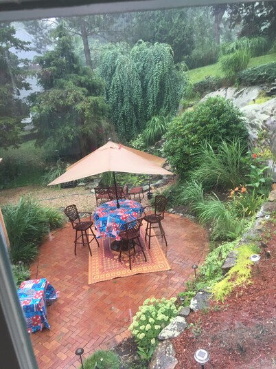 Walk to Downtown Mystic Premiere Carriage House Spacious Loft Apt—Very Private