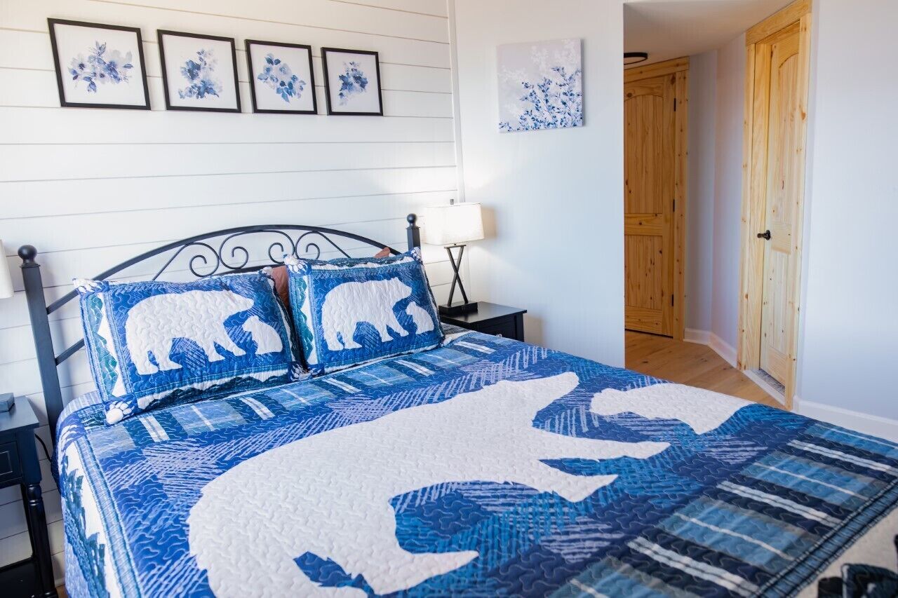 2 bedrooms, iron/ironing board, free WiFi, bed sheets