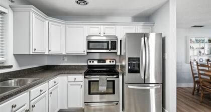 Poissa kotoa; Beach Paradise; Tuo hammasharja ja Come!