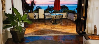 Panoramic Views of the Ocean, Huge Terrace, Minutes to Beach & Restaurants!