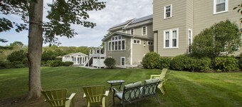 Desireable Coggeshall Ave - 2-Bdrm Units - 3rd  Floor, sleeps 4