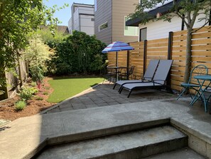 Terrace/patio - Ballard Garden Oasis with King Bed, Yard & EV Parking (Seattle)