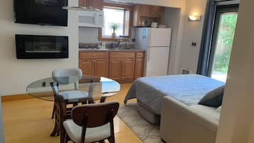 Skrivebord, strygejern/strygebræt, weekendseng, gratis Wi-Fi