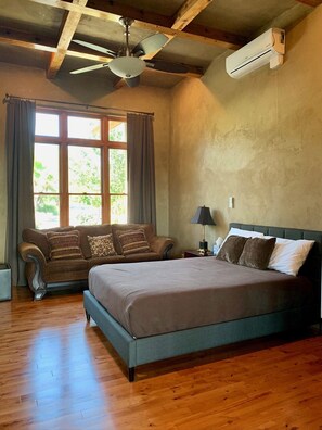 4 bedrooms, iron/ironing board, travel crib, free WiFi