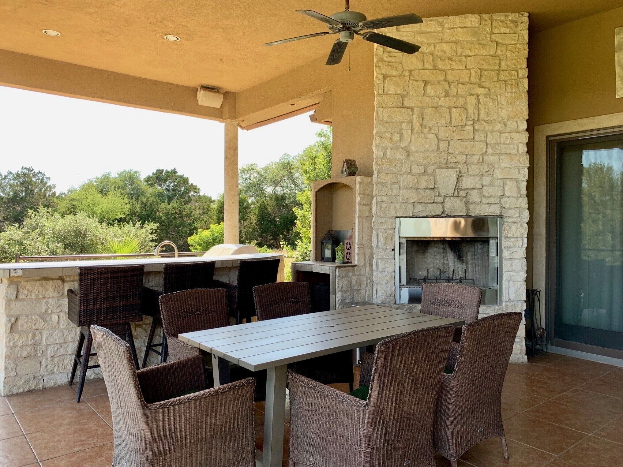 Outdoor dining area, bar & grill