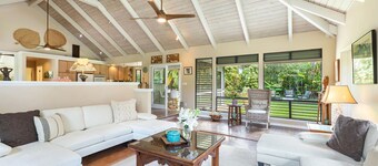 Tropical Custom Hawaiian Style Hjem med boblebad / Soaring tak / 3 soverom!