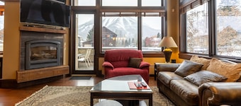 The Historic 901 | Private Hot Tub