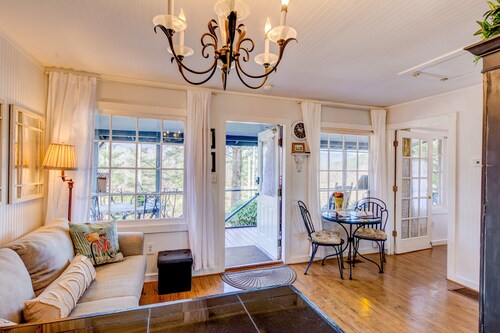 Quiet Secluded, Mountain  view  Cabin w/ 4 Private Falls & Trails!