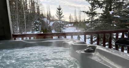 Private Hot Tub. Ski In & 15 Minute Walk to the Elk Chair