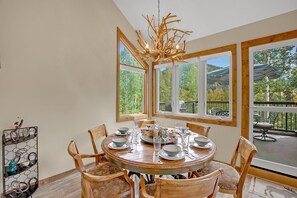 Dining - Bright, spacious, & extra clean condo in heart of a perfect CO setting! (Keystone)