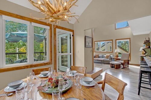 Bright, spacious, & extra clean condo in heart of a perfect CO setting!