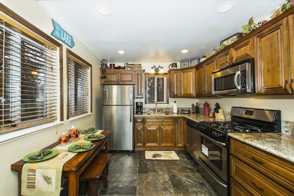 Fridge, microwave, oven, stovetop - Gorgeous Lakeside hideout with views of the lake and mountains (Big Bear Lake)