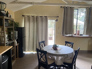 Dining - Red Rock Retreat: Hot tub, walk to creek for swimming,. (Sedona)