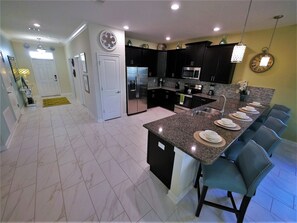 Hochstuhl, Kochgeschirr/Geschirr/Besteck