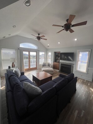 Smart TV, fireplace, books, stereo