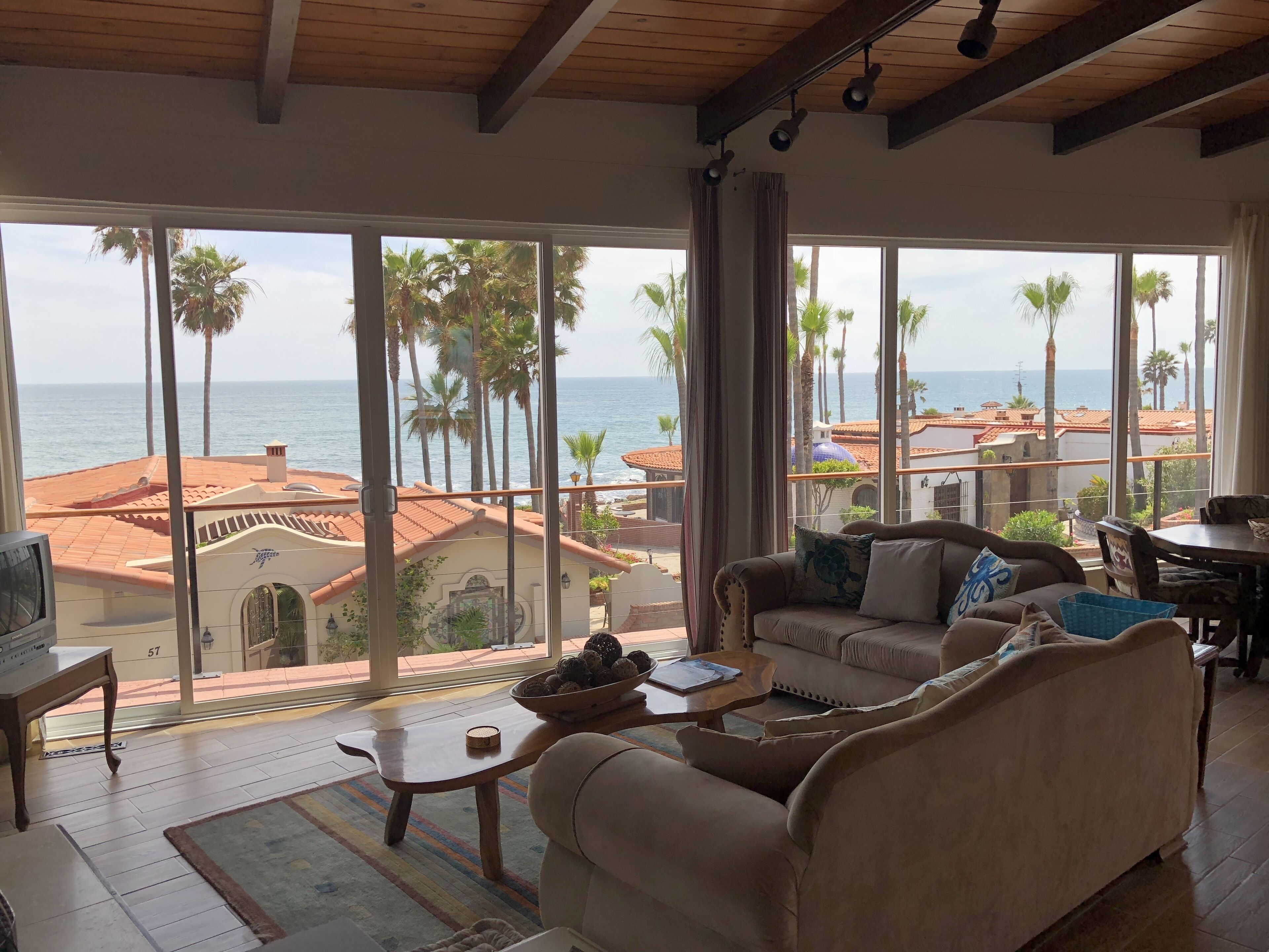 电视、壁炉、DVD 播放器、音乐库