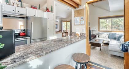 Unique Private Cabin in the Pines in Sisters! Clean & Cozy!