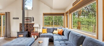 Unique Private Cabin in the Pines in Sisters! Clean & Cozy!