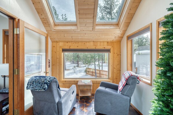 Smart TV, books, video library, stereo