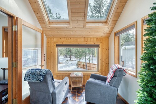 Unique Private Cabin in the Pines in Sisters! Clean & Cozy!