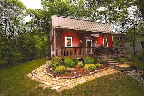 AWESOME LOCATION AND COTTAGE! NEW PICTURES COMING SOON