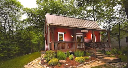 AWESOME LOCATION AND COTTAGE! NEW PICTURES COMING SOON