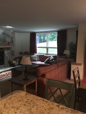 Smart-TV, peis, videospill og DVD-spiller