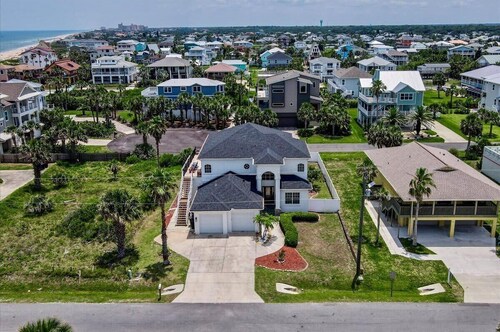 OceanView Paradise | Hot Tub, Bikes, Walk to Beach