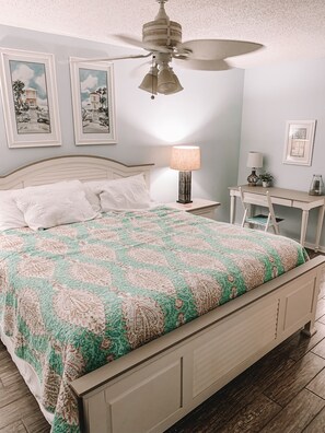 2 bedrooms, WiFi, bed sheets, wheelchair access - Cozy beach unit setup for vacations with kids or Couples!  (St Simons Island)
