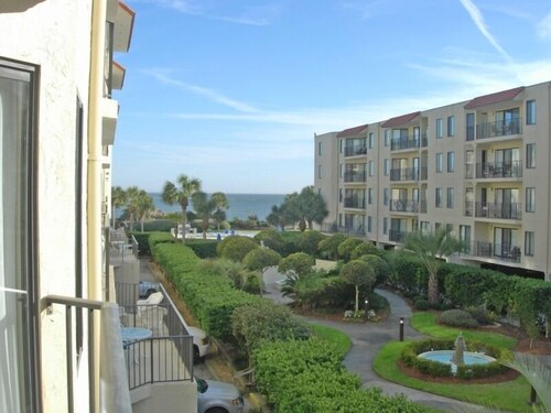 Cozy beach unit setup for vacations with kids or Couples! 