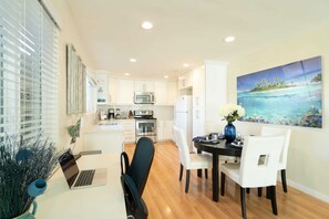 Fridge, microwave, oven, stovetop - SPECIAL! Beach Family Condo, Parking, Private Patio, AC, Crib, BBQ (San Diego)