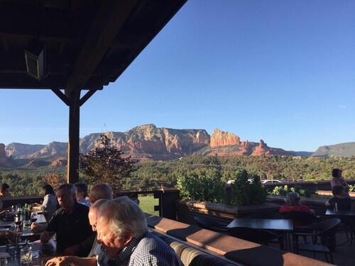 Alquiler de casa de pueblo - Bañera de hidromasaje, Red Rock Views, Pet Fiendly, a pie de comedor / Senderos