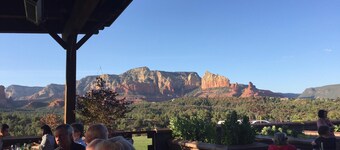 Vacation Townhome - Hot Tub, Red Rock Views, Walk to Dining/Trails